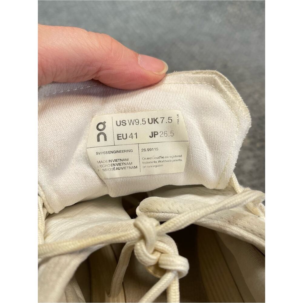 On Cloud Cloudnova White Running Shoes Size 9.5 Women’s - Picture 10 of 10
